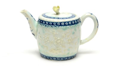 Lot 888 - Worcester barrel shaped teapot