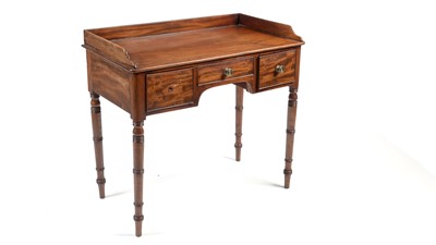 Lot 928 - A Regency mahogany tray-top side table
