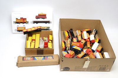 Lot 15 - Hornby 00-gauge 'Bartellos' Big Top Circus' and other assorted Circus train sets.
