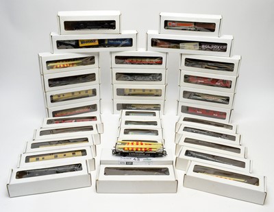 Lot 26 - Hornby 00-gauge rolling stock.