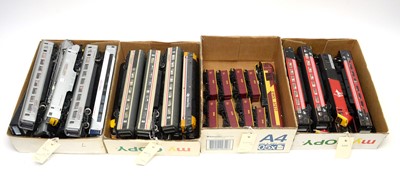 Lot 39 - Hornby 00-gauge electric diesel locomotives and rolling stock