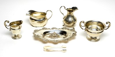 Lot 77 - A selection of silver items