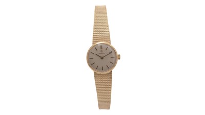 Lot 576 - Omega: a 9ct yellow gold cased manual wind lady's cocktail watch