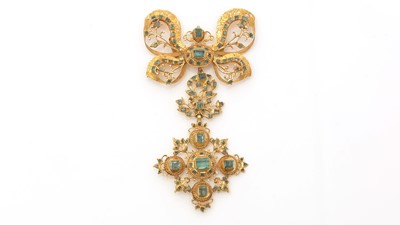 Lot 691 - An 18th Century Spanish emerald and high-carat gold pendant