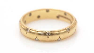 Lot 604 - A diamond set wedding band