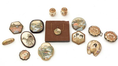Lot 715 - A collection of early 20th Century Meji period Satsuma brooches