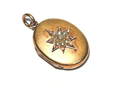 Lot 118 - A 19th Century gold and half-pearl locket