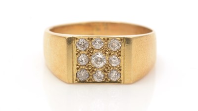 Lot 634 - A gentleman's diamond ring