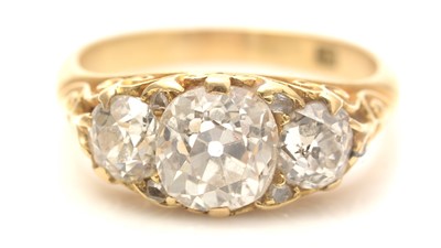 Lot 777 - A Victorian three stone diamond ring