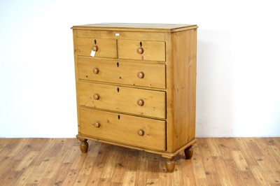 Lot 65 - A 20th Century pine chest of drawers