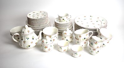 Lot 346 - A Villeroy & Boch dinner and tea service