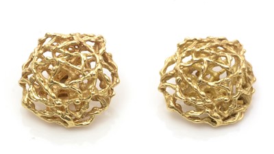 Lot 655 - A pair of 18ct yellow gold nest pattern earrings