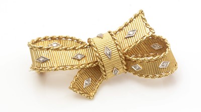 Lot 657 - An 18ct yellow gold and diamond bow pattern brooch
