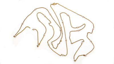 Lot 781 - An opal and gold necklace
