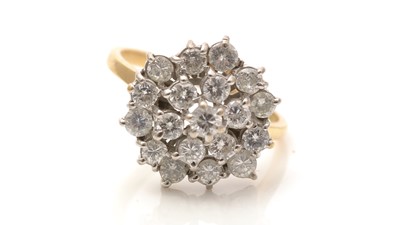 Lot 685 - A diamond cluster ring