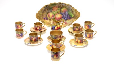 Lot 910 - Collection of fruit painted Worcester