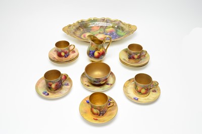 Lot 910 - Collection of fruit painted Worcester