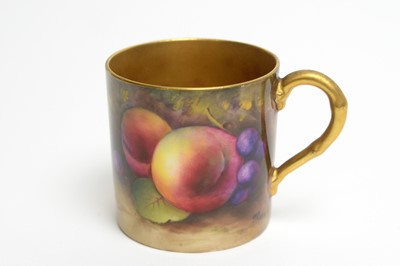 Lot 910 - Collection of fruit painted Worcester