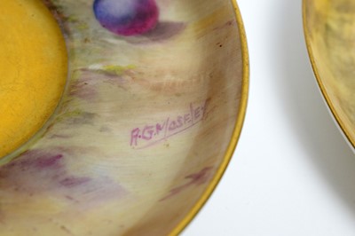Lot 910 - Collection of fruit painted Worcester