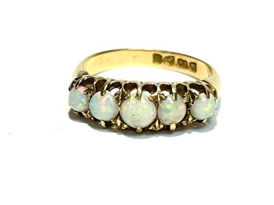 Lot 188 - An opal ring