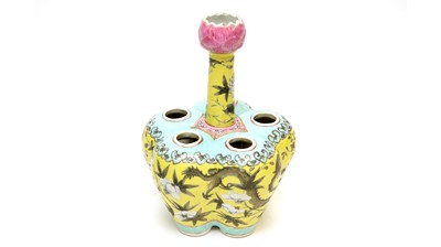Lot 820 - Chinese bulb vase