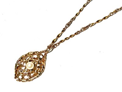 Lot 166 - Gold pendant