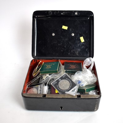 Lot 281 - A collection of boxed and loose collectors’ coins