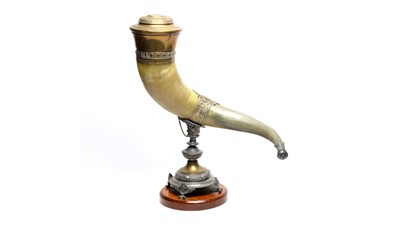 Lot 1298 - An early 20th Century horn table snuff