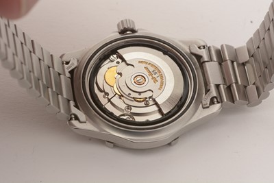Lot 566 - Tag Heuer: a steel cased automatic wristwatch