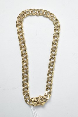Lot 252 - A gold bracelet