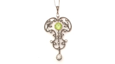 Lot 789 - An Edwardian peridot and diamond pendant in fitted box