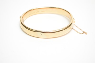 Lot 122 - A rose gold bangle