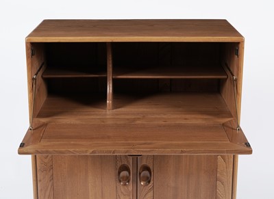Lot 9 - Ercol Model 469 'Windsor' drinks cabinet/bureau