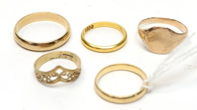 Lot 185 - A selection of gold rings