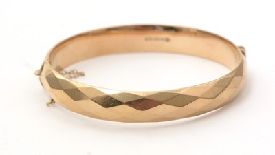 Lot 173 - A 9ct yellow gold bangle