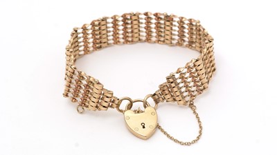 Lot 174 - A 9ct yellow gold bracelet