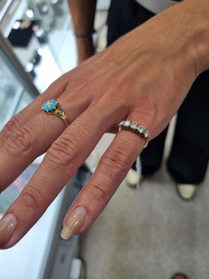 Lot 1131 - A five stone diamond ring