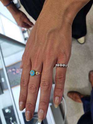 Lot 1131 - A five stone diamond ring