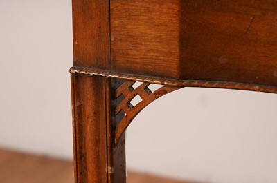 Lot 31 - Kittinger & Buffalo: A Georgian-style mahogany serpentine fronted tea table