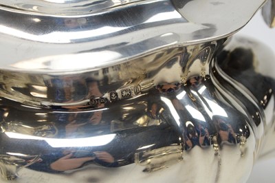 Lot 222 - An Edwardian silver three-piece tea service