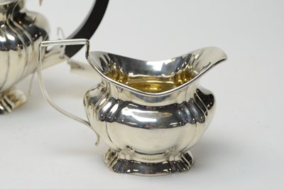 Lot 222 - An Edwardian silver three-piece tea service