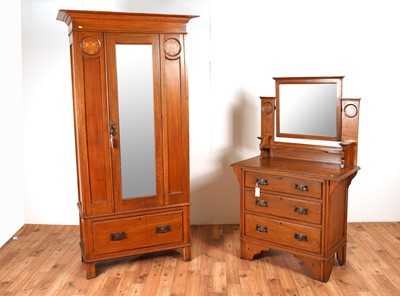 Lot 46 - An Arts and Crafts early 20th Century oak bedroom suite