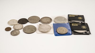 Lot 400 - A selection of US British and other coins