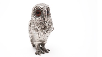 Lot 166 - An Elizabeth II owl shaped mustard pot