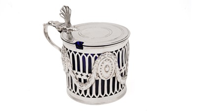 Lot 202 - A George III mustard pot
