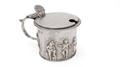 Lot 206 - A late Victorian small mustard pot