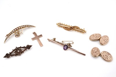 Lot 456 - Brooches, cufflinks and a pendant