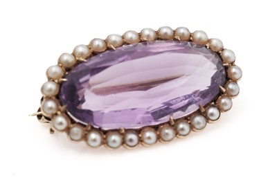 Lot 450 - An Edwardian amethyst and seed pearl brooch