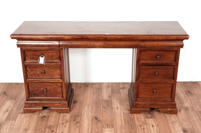 Lot 11 - A modern pedestal desk