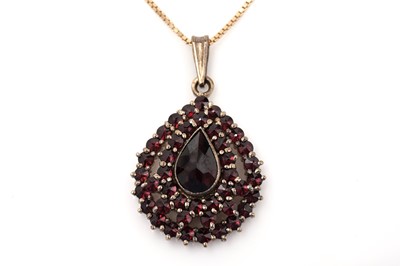 Lot 437 - A garnet and yellow metal cluster pendant on chain